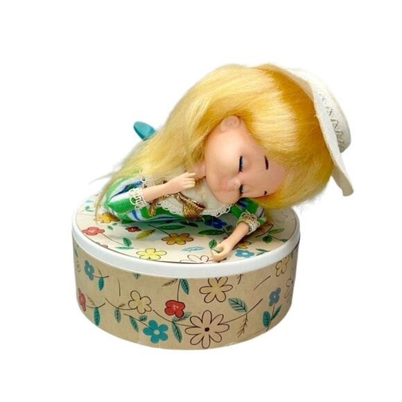 Vintage Kitschy MCM Roman Kogei Girl Stockinette Girl & Dog Music Trinket Box - Picture 1 of 8